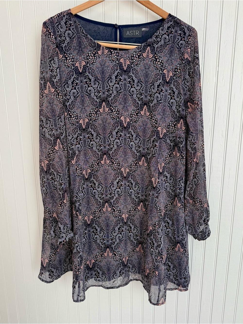 ASTR Floral Paisley Long Sleeve Shift Dress- Navy & Blush